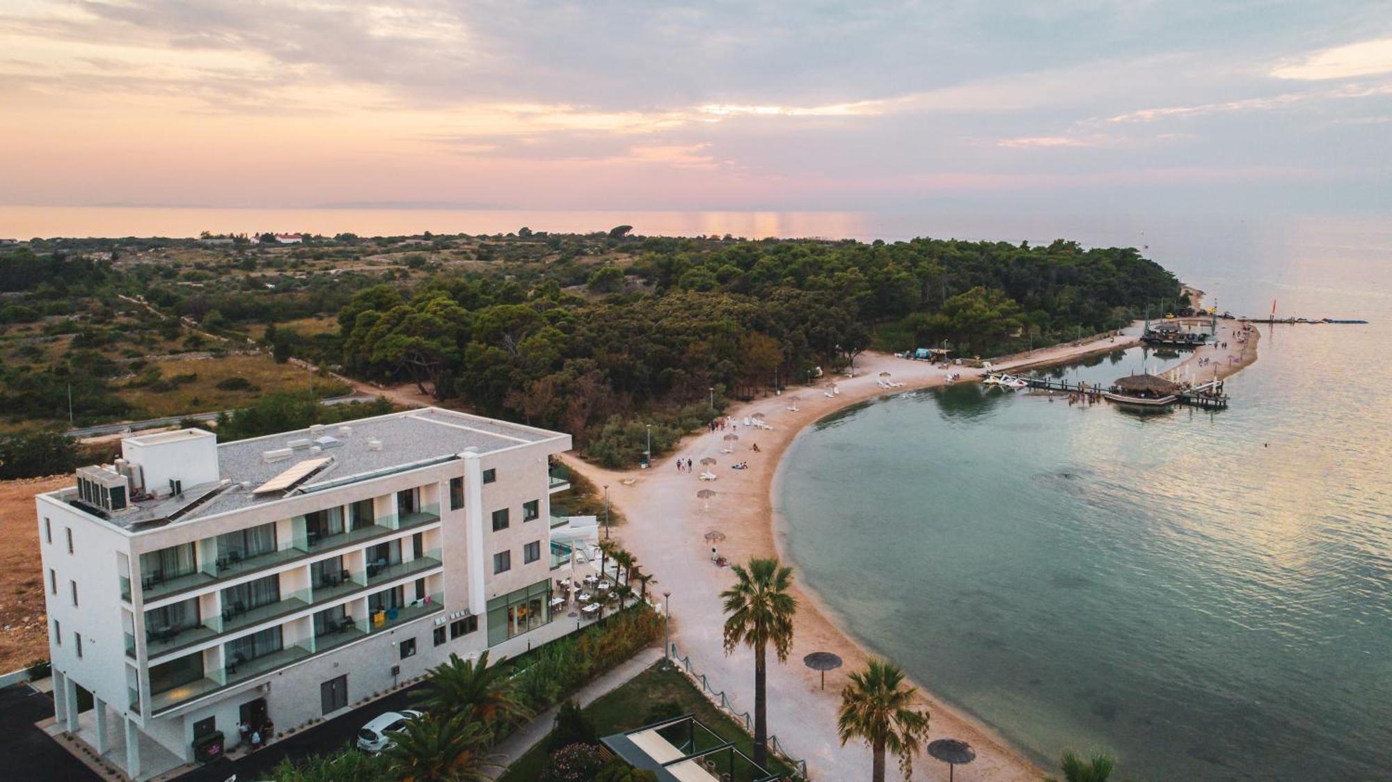 Kaneo Beach Hotel Novalja Exterior photo