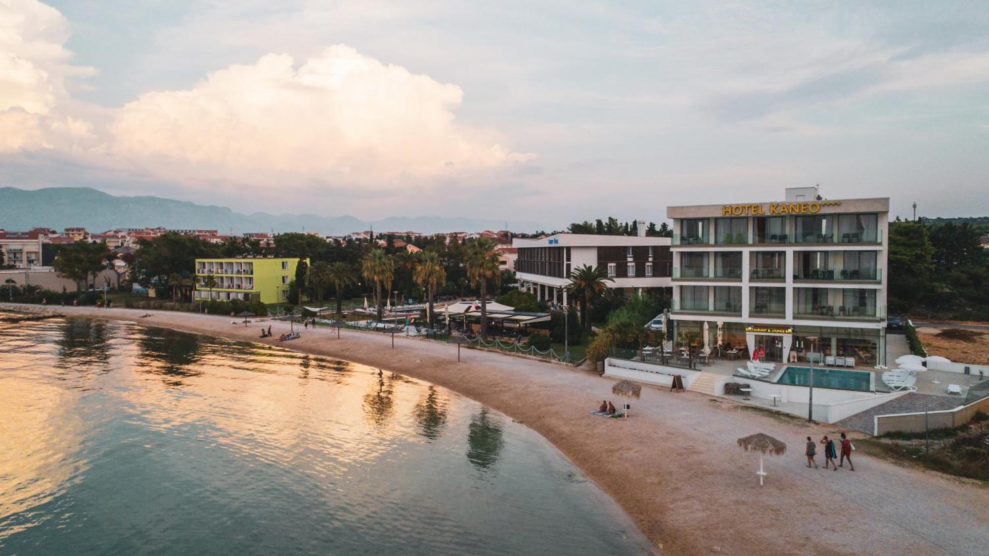 Kaneo Beach Hotel Novalja Exterior photo